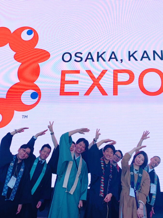 池田唯信師2025大阪万博会場にてラジオ体操をしているところ
